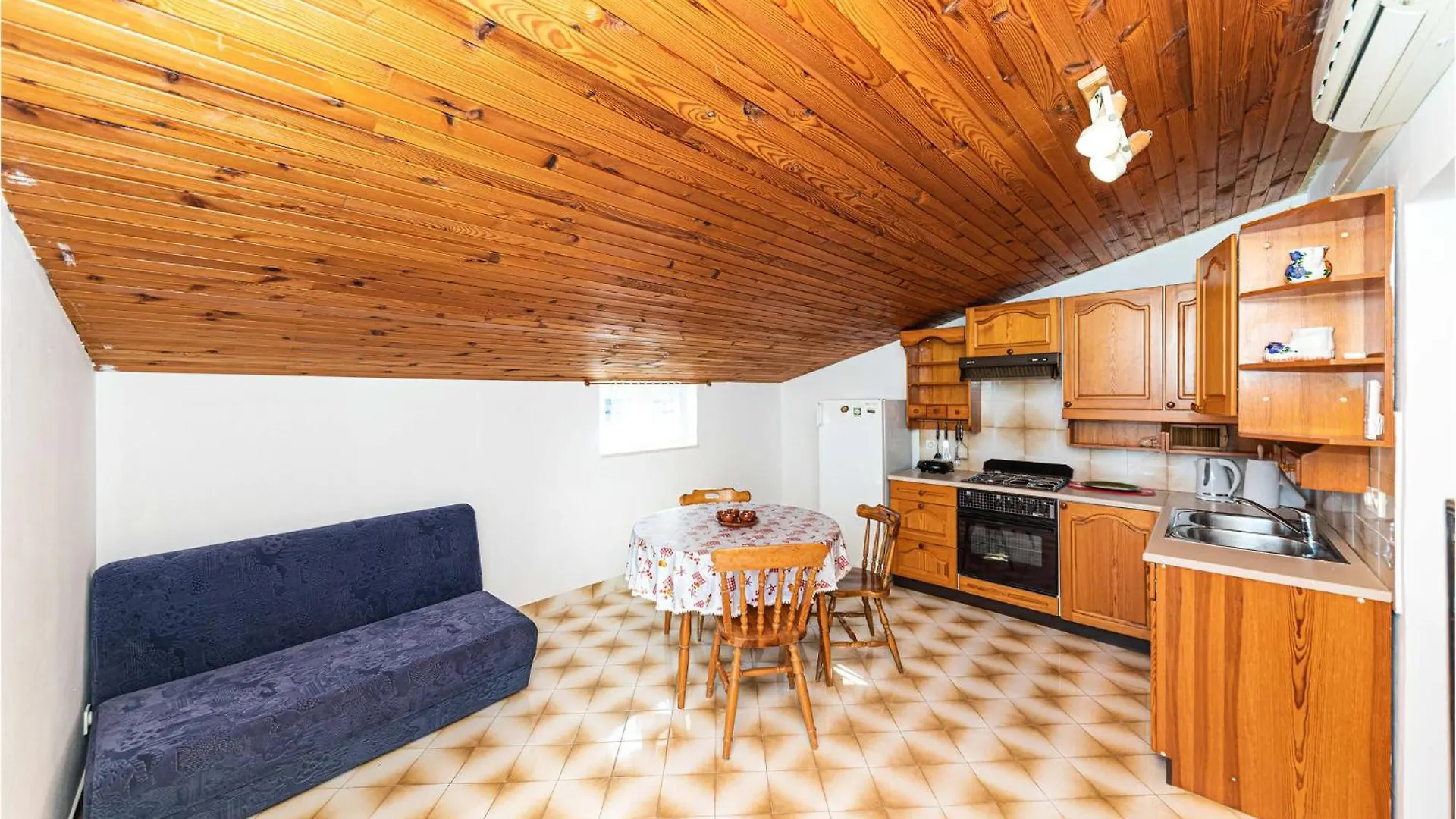1 Bedroom Gorgeous Apartment In Okrug Donji Donji Okrug  Croatia