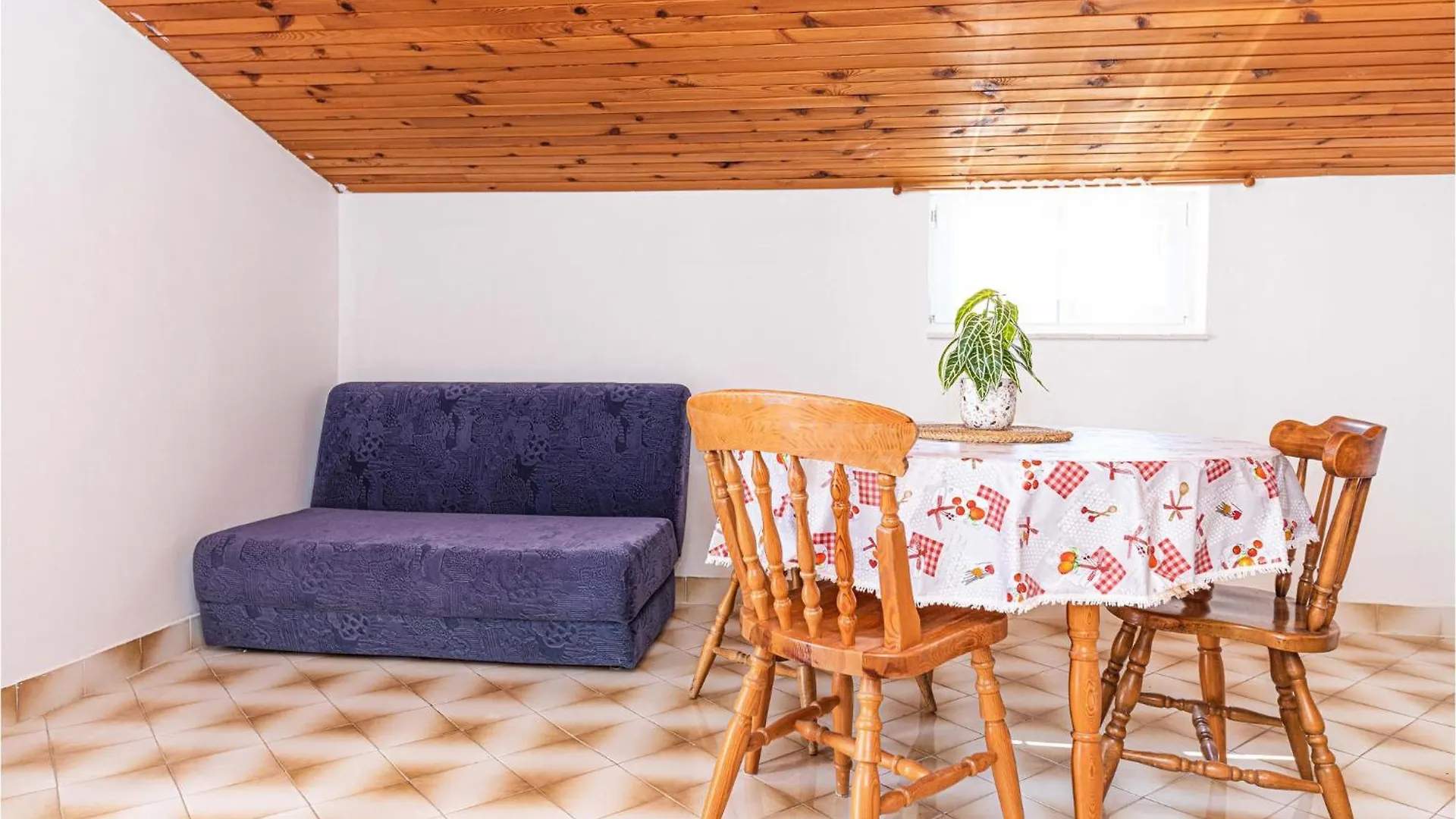 1 Bedroom Gorgeous Apartment In Okrug Donji Donji Okrug  Croatia