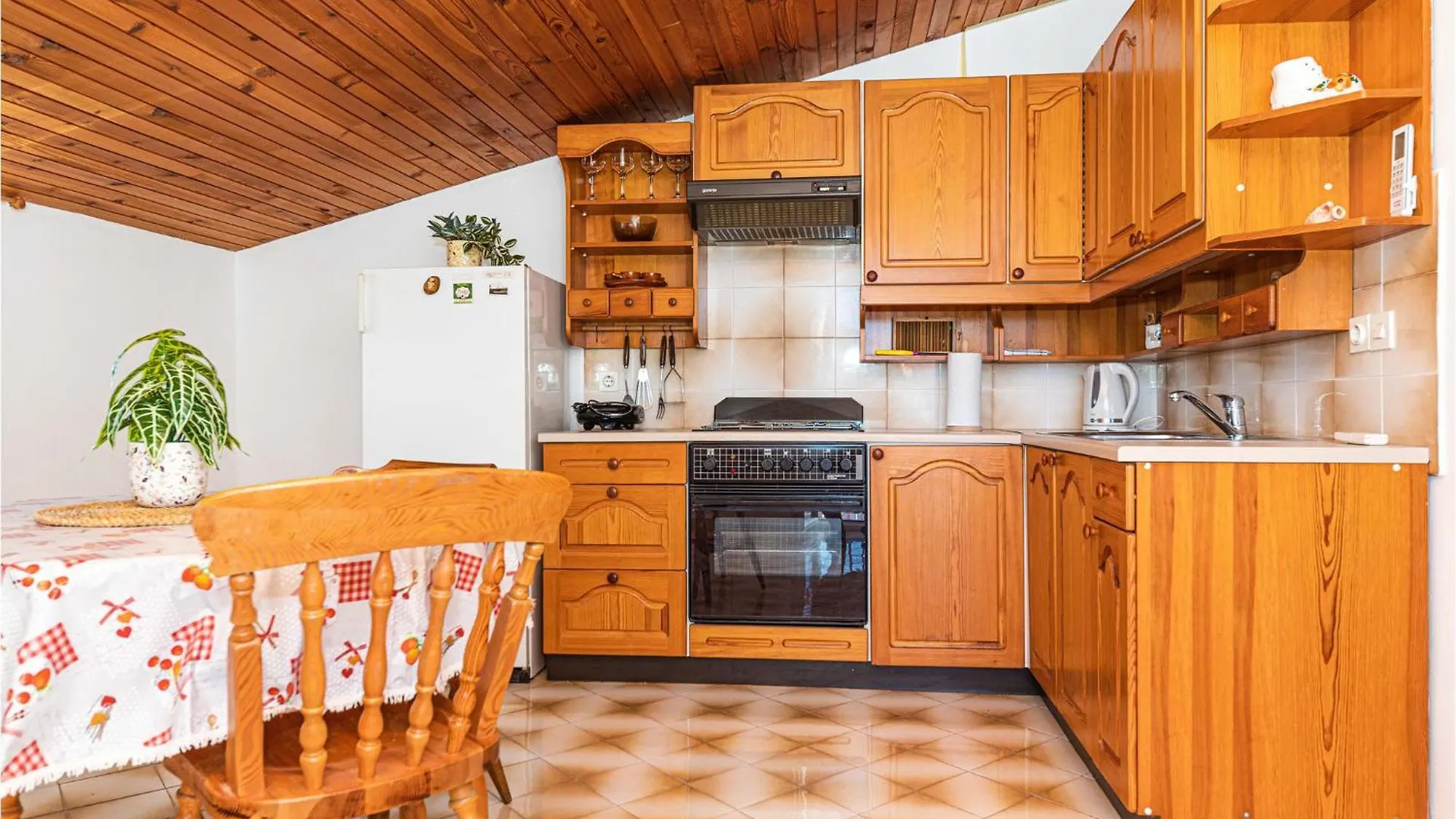 1 Bedroom Gorgeous Apartment In Okrug Donji Donji Okrug  Croatia